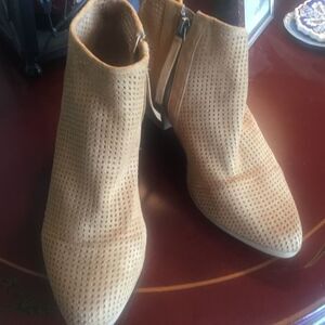 EUC Tan Faux Suede Shoes w/Heel Size 8